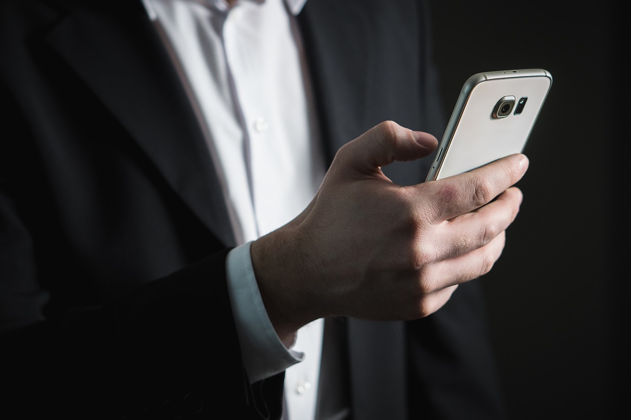 Innovation en communication : les cartes de visite PVC transparentes